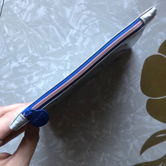 Ipsy July 2016 Silver Iridescent Blue Beach Umbrella Zipper Make-Up Cosmetic Bag - Picture 5 of 6